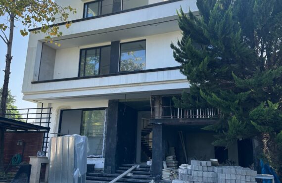 فروش وبلا 650 متری تریبلکس فول امکانات در مازندران